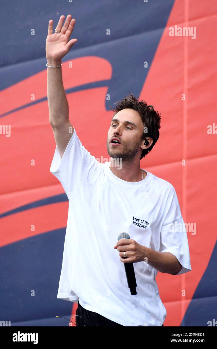  Clueso live auf dem NDR 2 Plaza Festival 2024 auf der Expo Plaza Illustration 