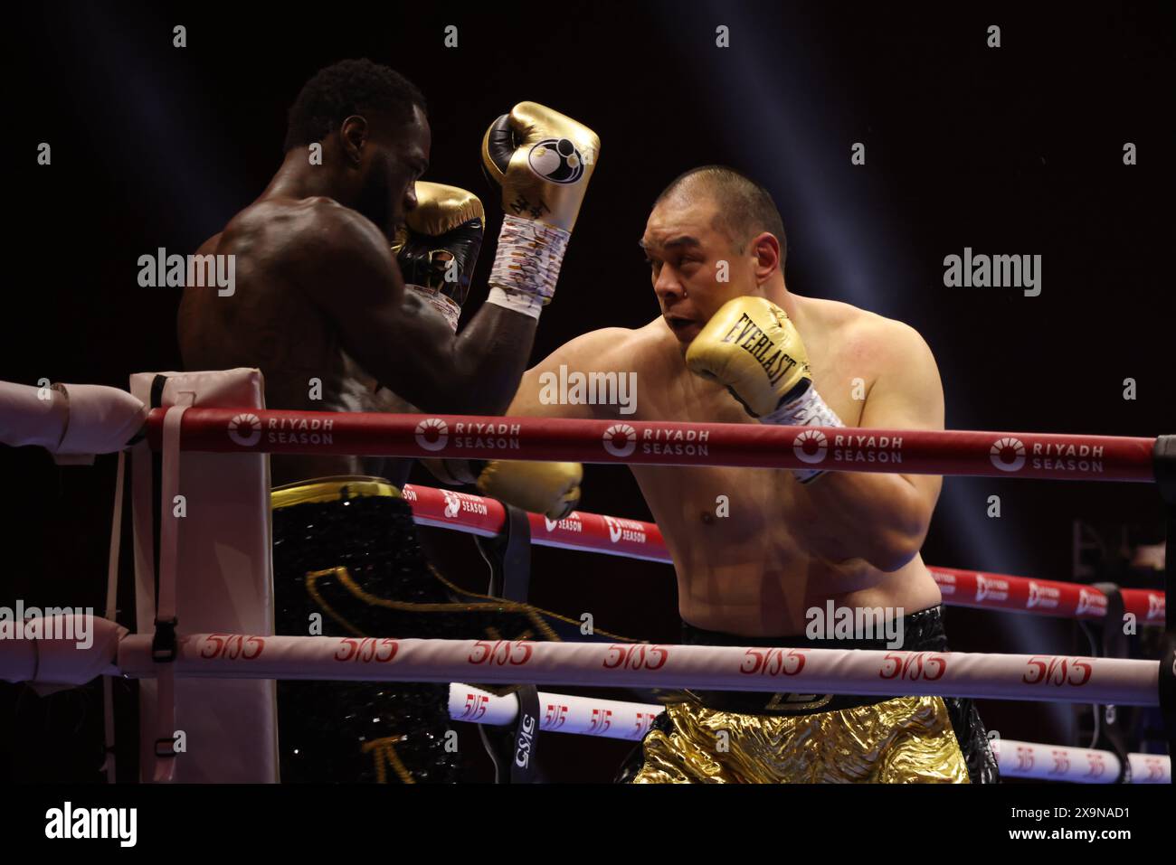 Riyadh, Saudi Arabia. 2nd June, 2024. Zhang Zhilei (R) of China fights ...