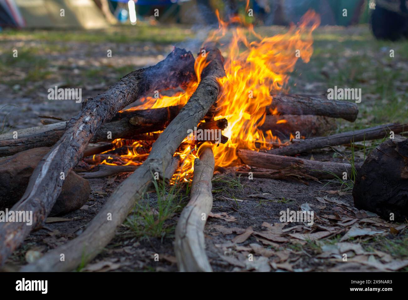 Outdoor campfire bonfire Stock Photo - Alamy