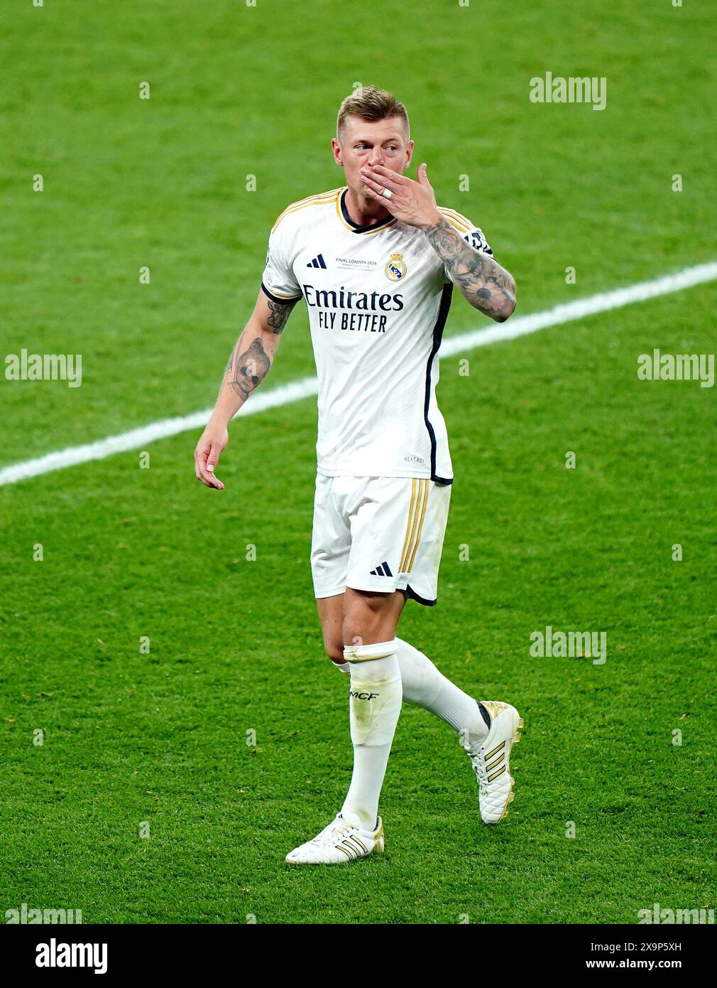 Real Madrid's Toni Kroos blows kisses to the fans after being
