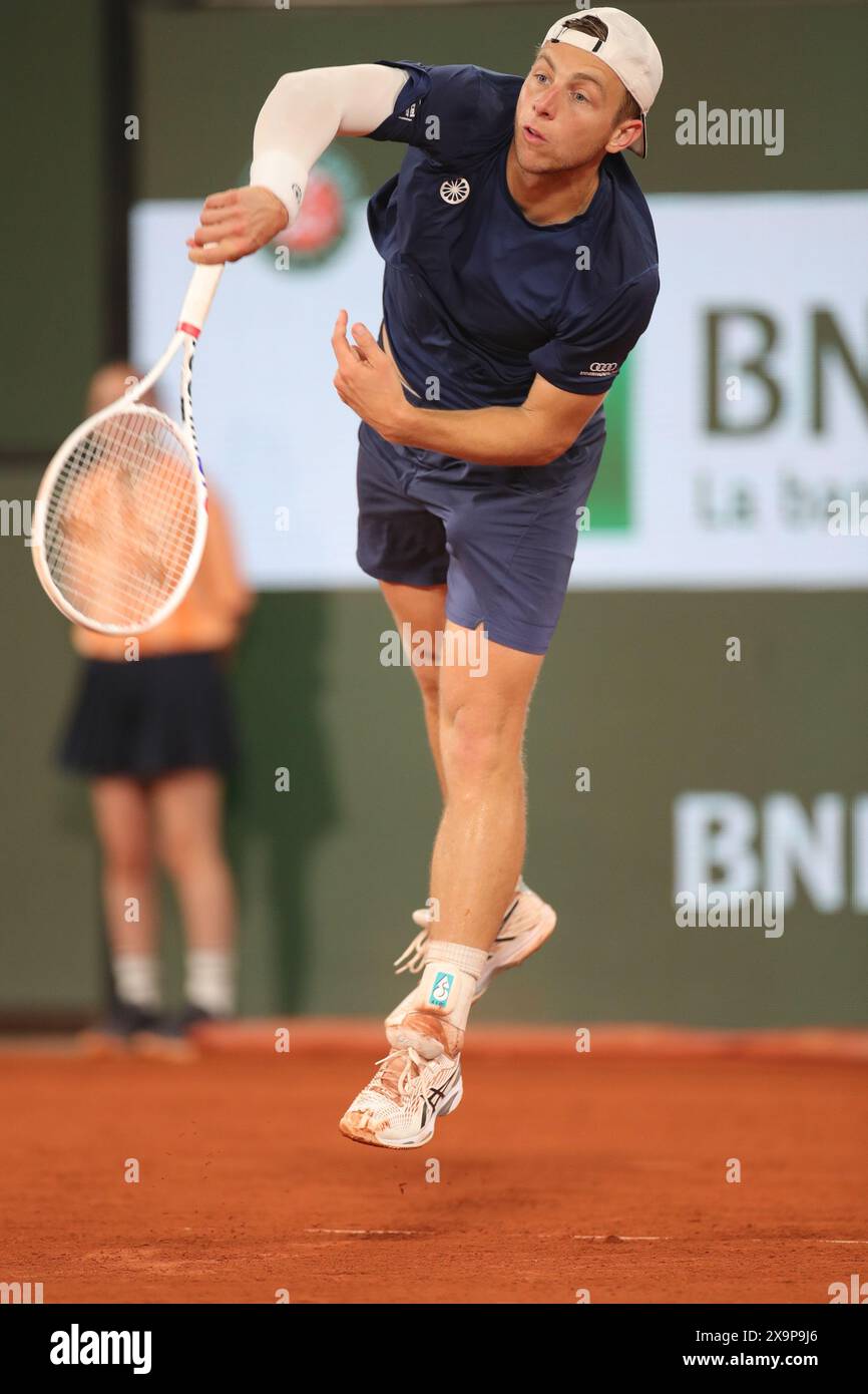 1st June 2024: Roland Garros, Paris, France: 2024 French Open Tennis tournament, Day 7: Tallon Griekspoor  (ned) in third round action against Alexander Zverev (deu) Stock Photo