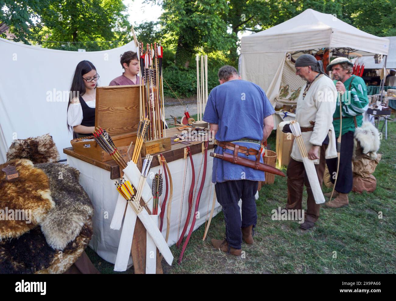 Bernau, Germany. 01st June, 2024. A market stall with archery supplies at the Hussite Festival, Bernau, Brandenburg, Germany, on June 1, 2024. The town is still proud of having fought off the Hussites in 1432. The victory, which according to legend was helped by beer, is still commemorated today with Hussite festivities together with the Bohemians. Credit: Ales Zapotocky/CTK Photo/Alamy Live News Stock Photo