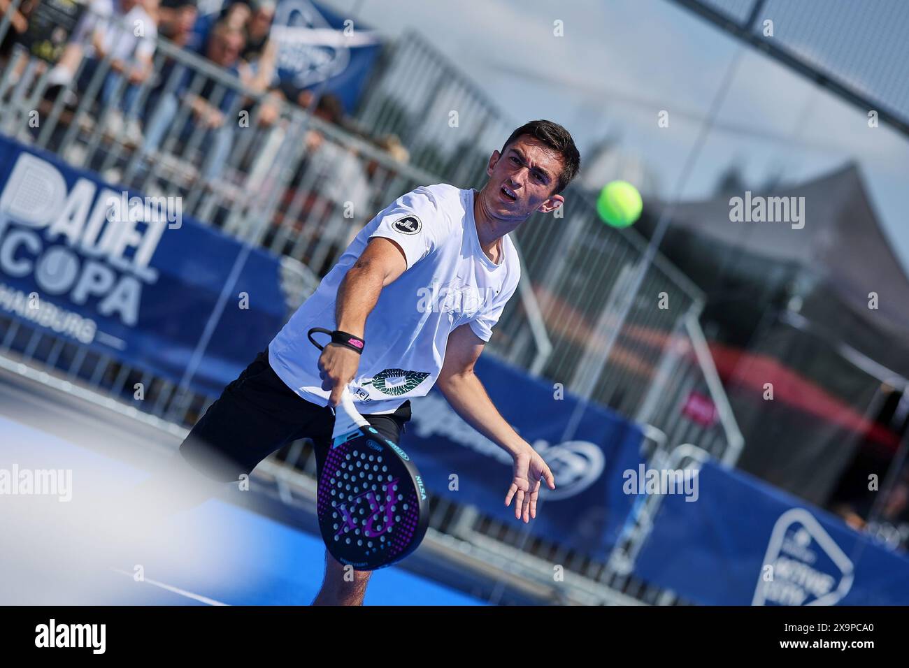 Hamburg, Hamburg, Germany. 1st June, 2024. Maxime MOREAU (FRA) returns with backhand during the FIP RISE HAMBURG - Padel-Tennis in Hamburg (Credit Image: © Mathias Schulz/ZUMA Press Wire) EDITORIAL USAGE ONLY! Not for Commercial USAGE! Stock Photo