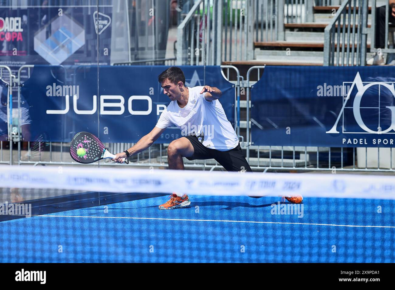 Hamburg, Hamburg, Germany. 1st June, 2024. Maxime MOREAU (FRA) returns with forehand during the FIP RISE HAMBURG - Padel-Tennis in Hamburg (Credit Image: © Mathias Schulz/ZUMA Press Wire) EDITORIAL USAGE ONLY! Not for Commercial USAGE! Stock Photo