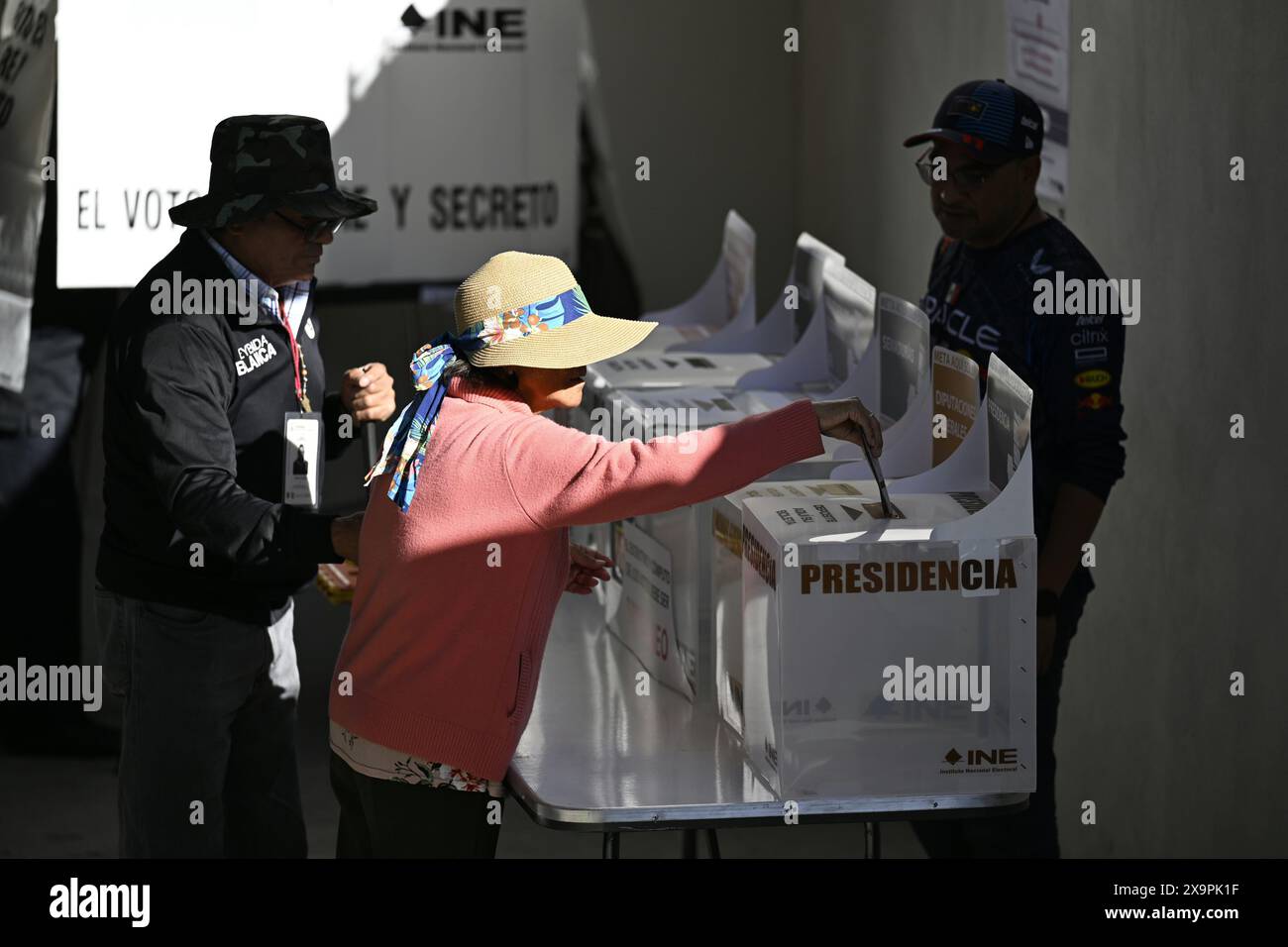 Mexico City, Mexico. 2nd June, 2024. A voter casts her ballot at a polling station in San Andres Totoltepec, Mexico City, Mexico, June 2, 2024. Sunday's general elections are considered the largest in Mexico's modern history, with the presidency, legislative seats, governorships and local government positions up for grabs. Credit: Li Muzi/Xinhua/Alamy Live News Stock Photo