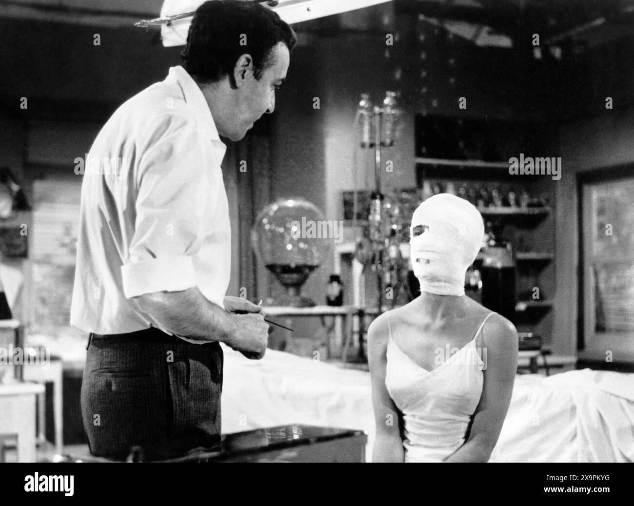 Virgilio Teixeira, Lisa Gaye, on-set of the Spanish film, 'Face Of Terror', original Spanish title: 'La Cara del Terror', 1962, Futuramic Releasing Corp., U.S. release 1964 Stock Photo