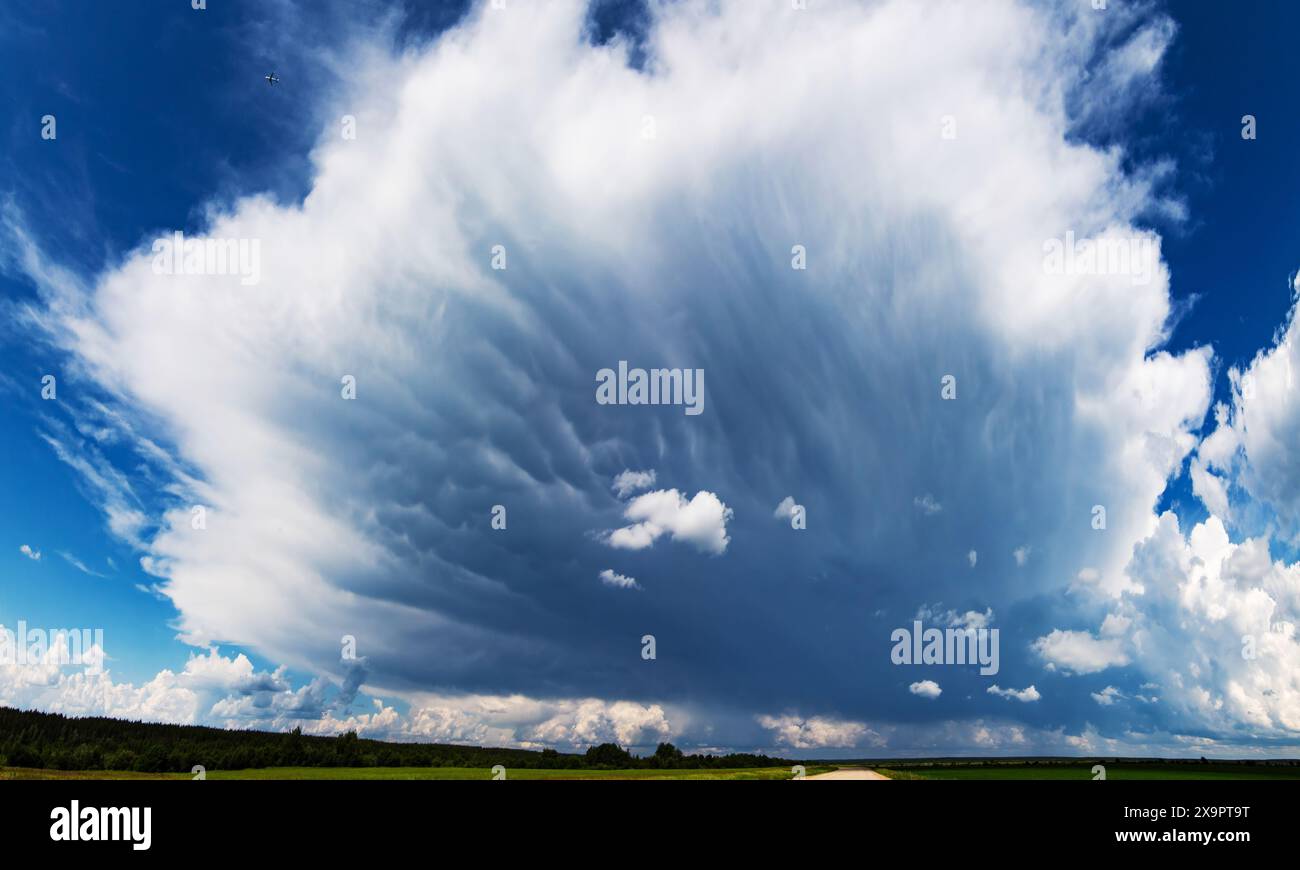 Mammatus Clouds. Heading into the storm Stock Photo