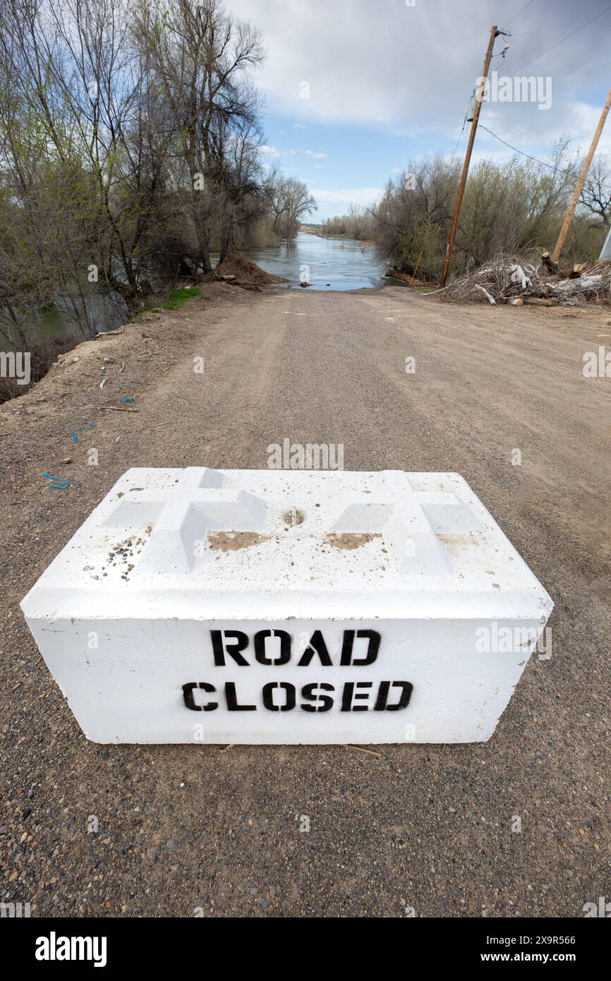 road closed sign due to flooded road Stock Photo - Alamy