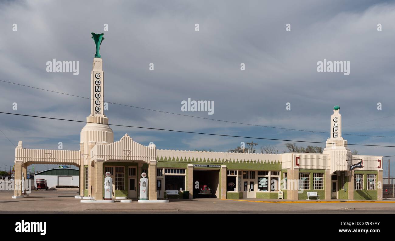 Front exterior of the Tower Station and the U-Drop Inn Cafe which opened in 1936 to provide services for travelers heading west on the Mother Road, Ro Stock Photo