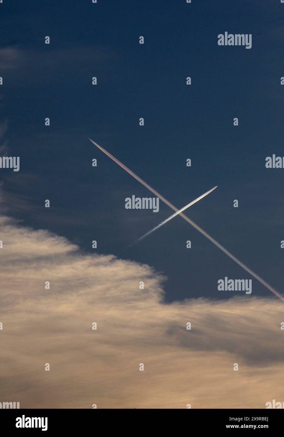 Two jets flight paths hi-res stock photography and images - Alamy