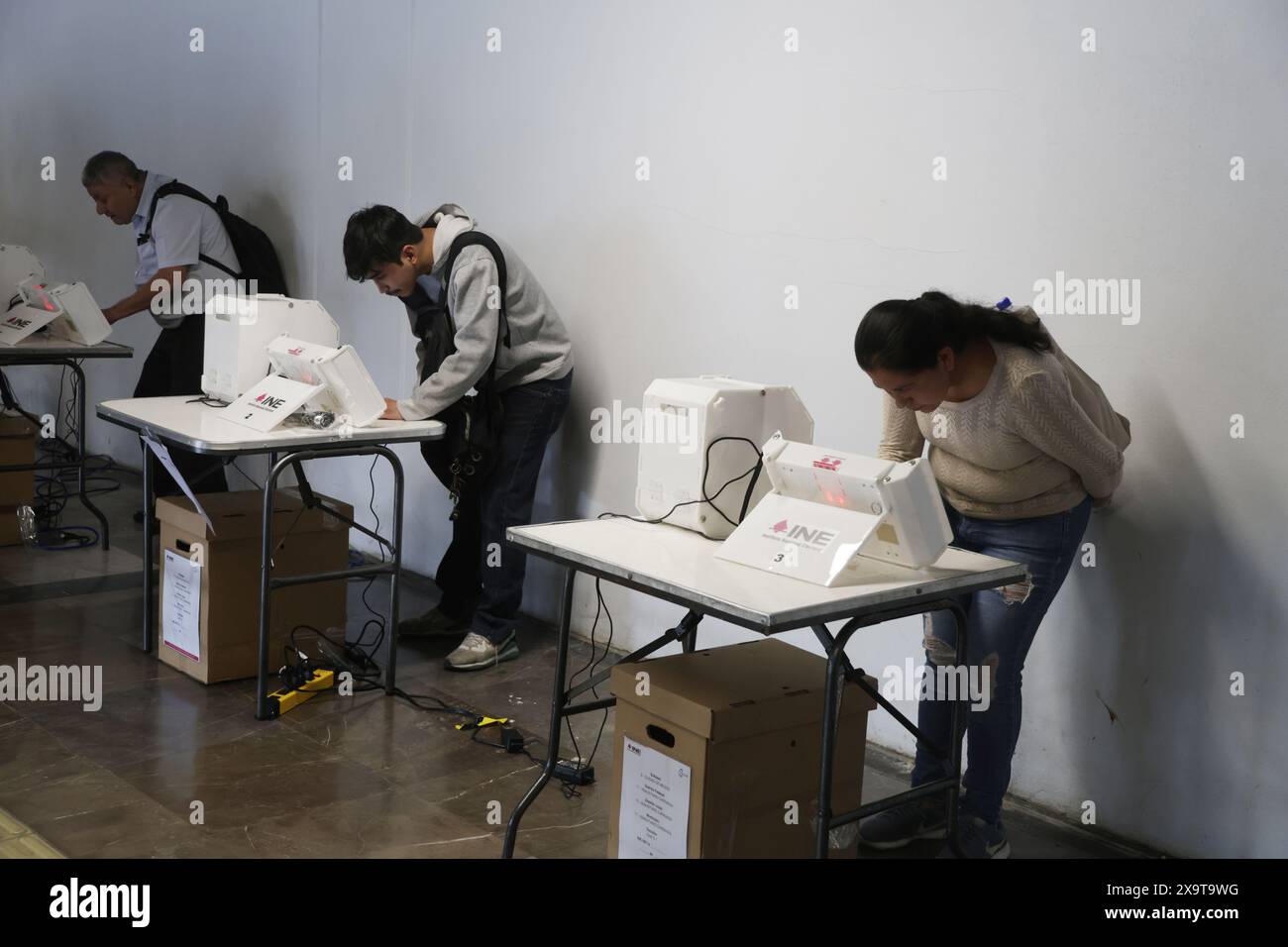 A Mexican citizen casting their vote at a Electronic ballot box during the 2024 Mexico's general election. Thousands of Mexican citizens go to  polling stations  throughout the country to cast their vote.   on June 2, 2024 in Mexico City, Mexico. (Photo by Ismael Rosas/ Eyepix Group) Stock Photo