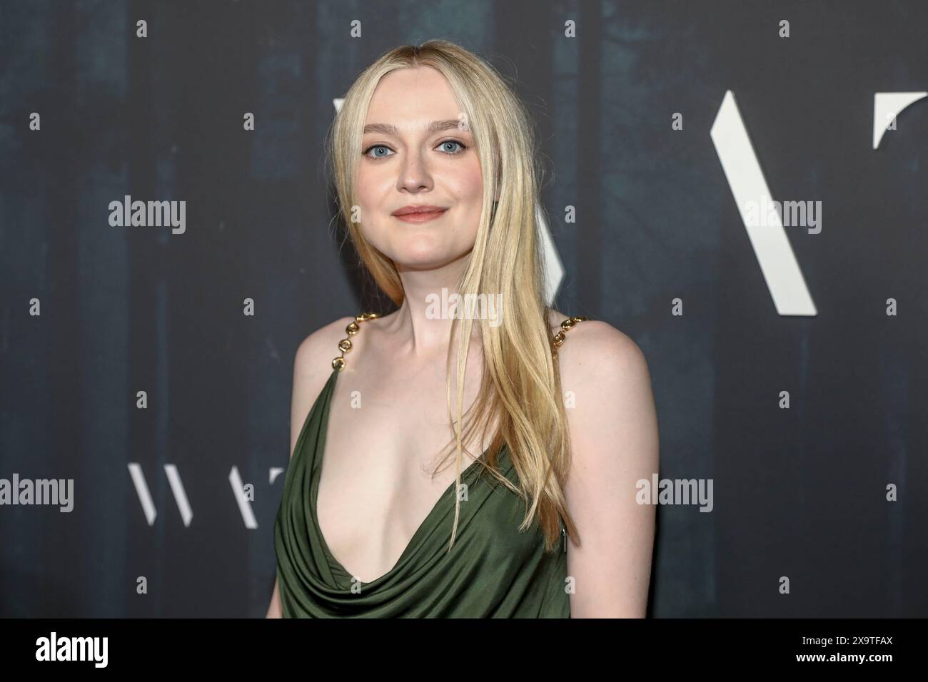 actor-dakota-fanning-attends-the-premiere-of-the-watchers-at-amc