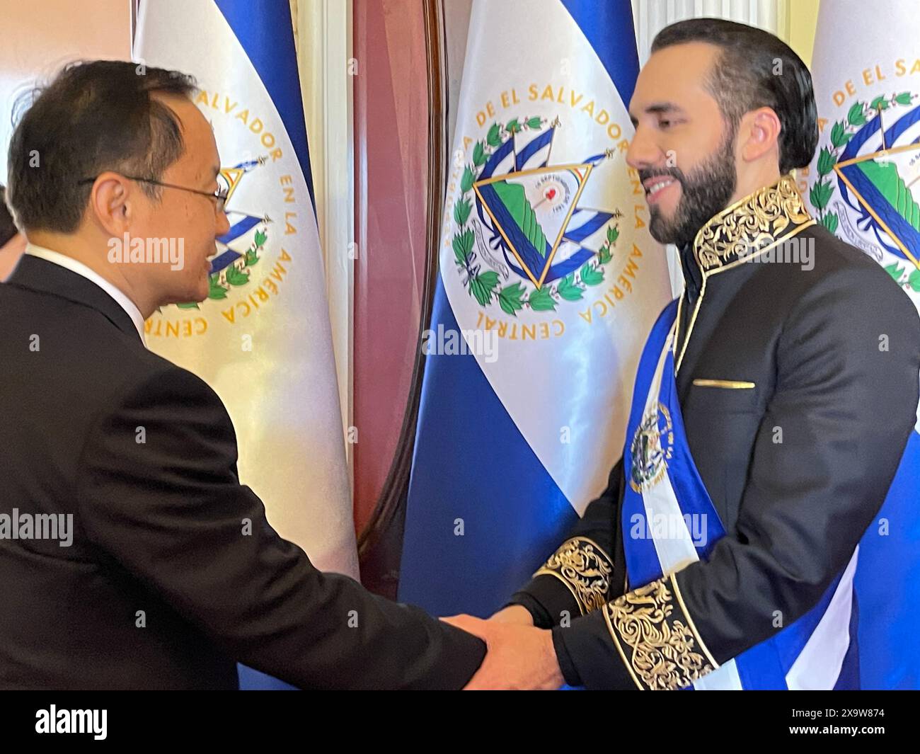 San Salvador. 3rd June, 2024. El Salvador's President Nayib Bukele (R) shakes hands with Chinese President Xi Jinping's Special Envoy and Minister of Culture and Tourism Sun Yeli at a brief meeting during the inauguration ceremony in San Salvador, El Salvador, June 1, 2024. At the invitation of President Bukele, Sun attended the inauguration ceremony of his second term here on Saturday. Credit: Xinhua/Alamy Live News Stock Photo