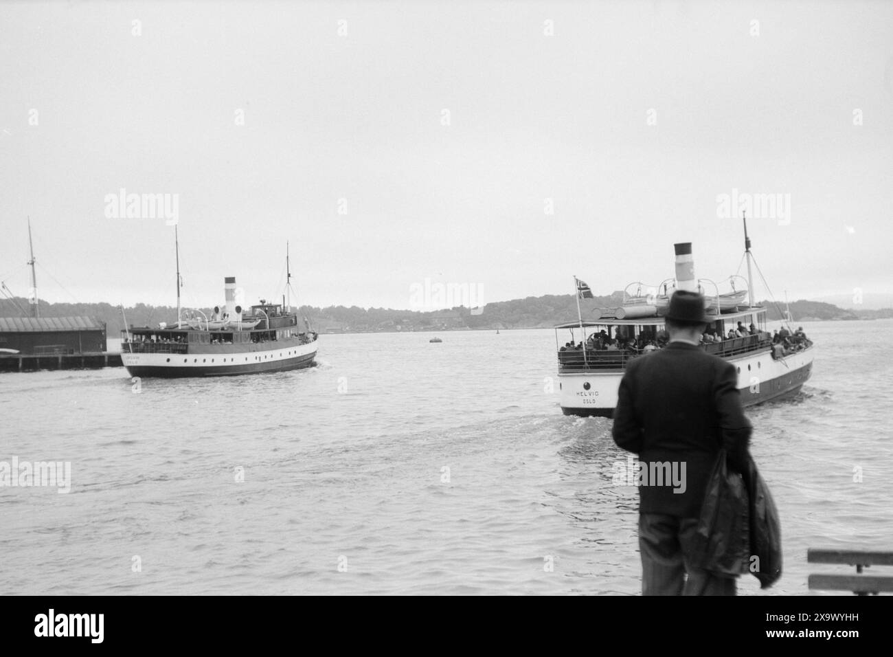 Leaving the dock ferries Black and White Stock Photos & Images - Alamy