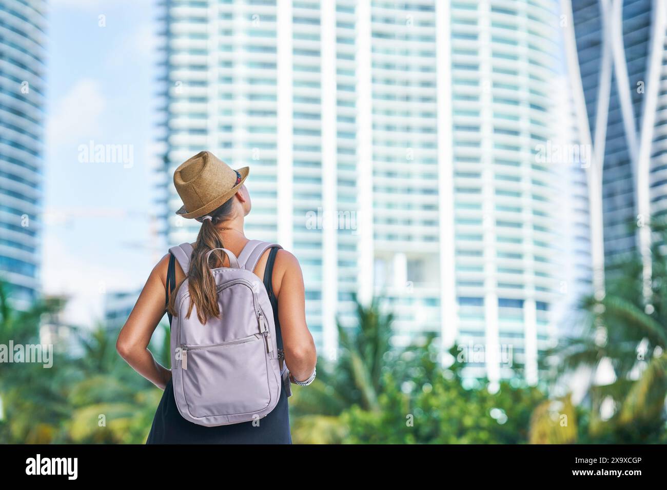 Woman miami buildings hi-res stock photography and images - Alamy