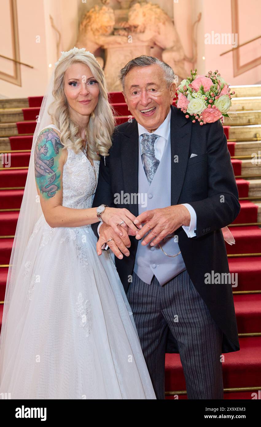 Simone (Reiländer) and Richard Lugner after his 6th wedding - Arrival ...