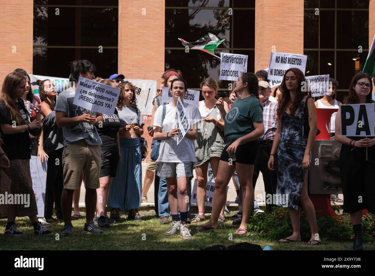 Dozens of people during the rally in solidarity with the Palestinian people, on the campus of Ciudad Universitaria, on June 3, 2024 in Madrid, Spain. (Photo by Oscar Gonzalez/Sipa USA) Stock Photo