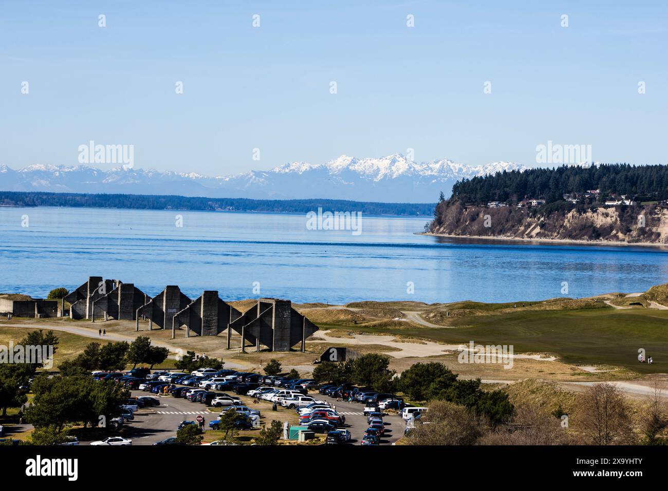 Vast lake beside road hi-res stock photography and images - Alamy