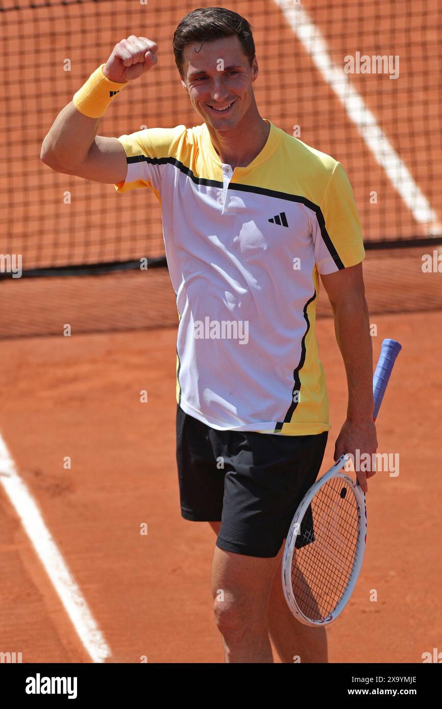 Roland Garros, Paris, France. 3rd June, 2024. 2024 French Open Tennis tournament, Day 9; Joe Salisbury wins his doubles with Raj Ram against Barrere and Pouille (fra) Credit: Action Plus Sports/Alamy Live News Stock Photo