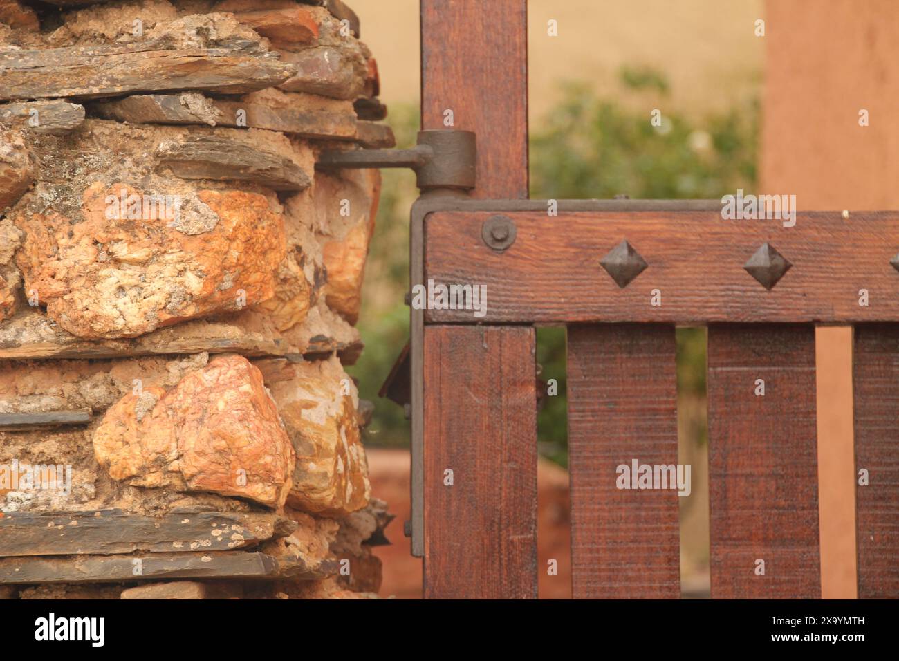 Wooden door entrance villa hi-res stock photography and images - Alamy