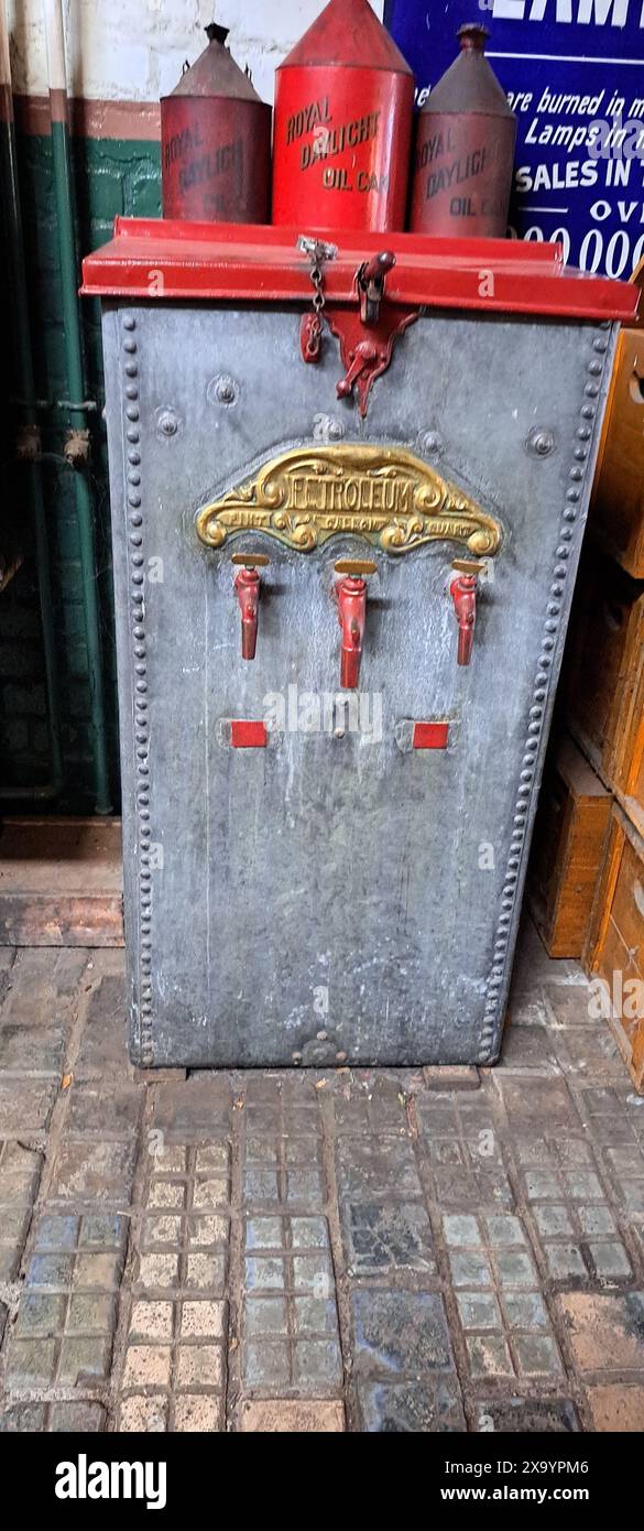 Vintage water heater hi-res stock photography and images - Alamy