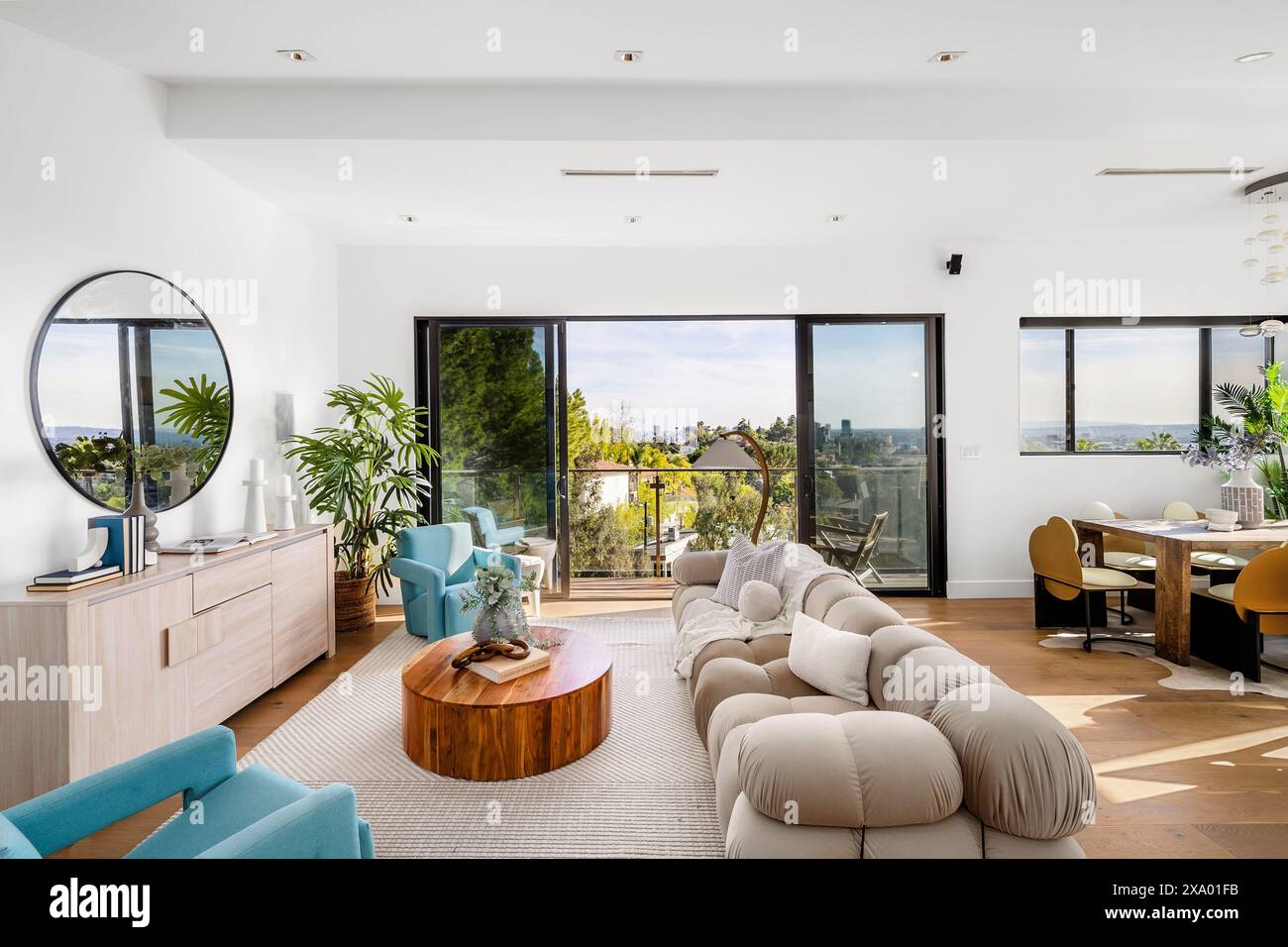 A modern Hollywood Hills home living room in Los Angeles, California ...