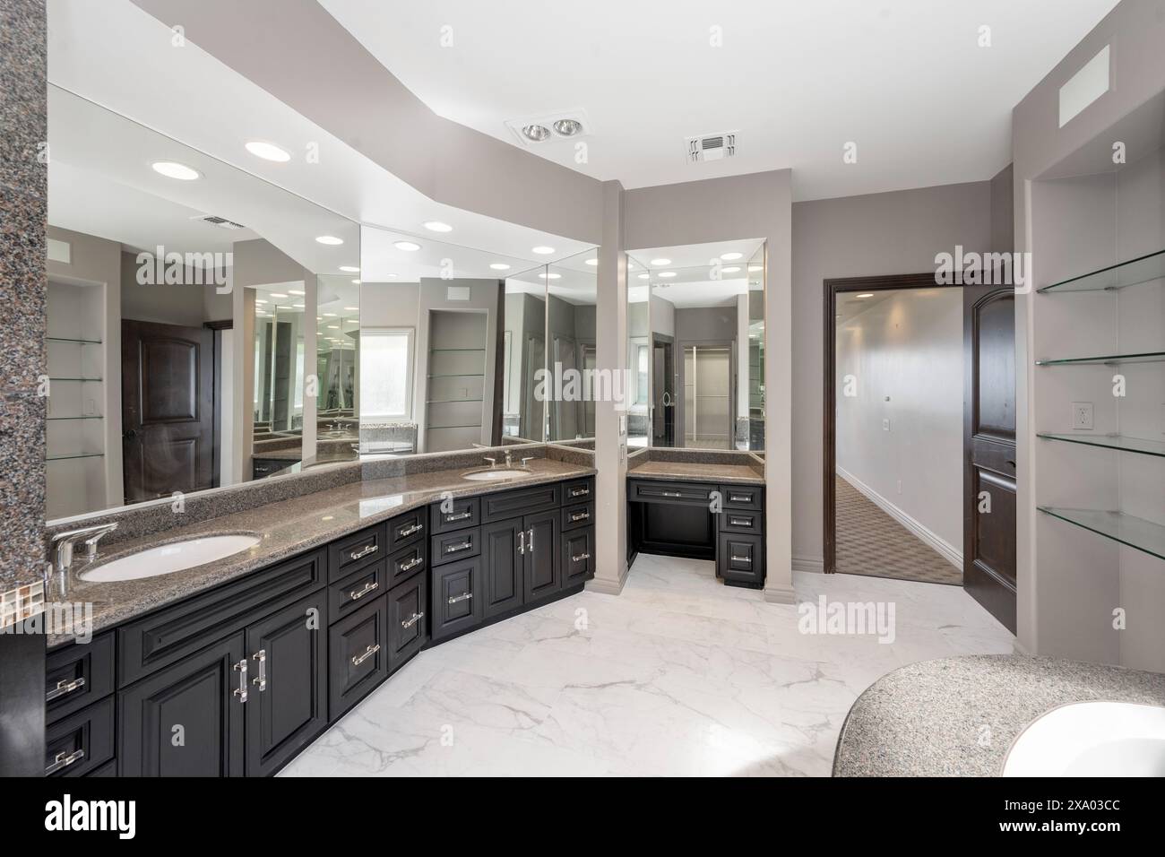 View of Luxury Bathroom Mirrors | Robern