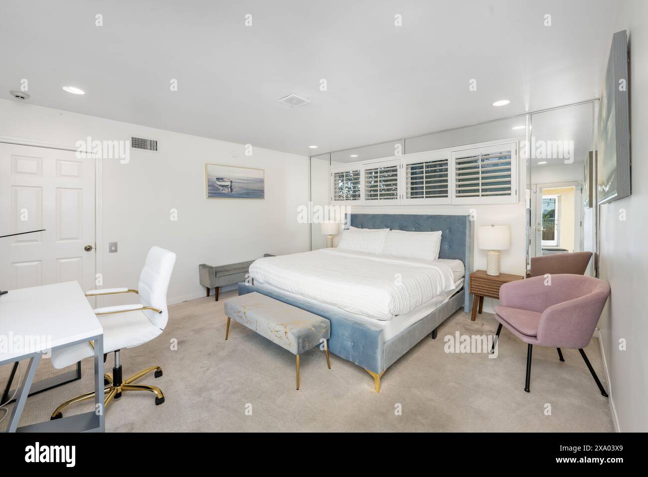 Master bedroom desk hi-res stock photography and images - Alamy, image size:1300x956