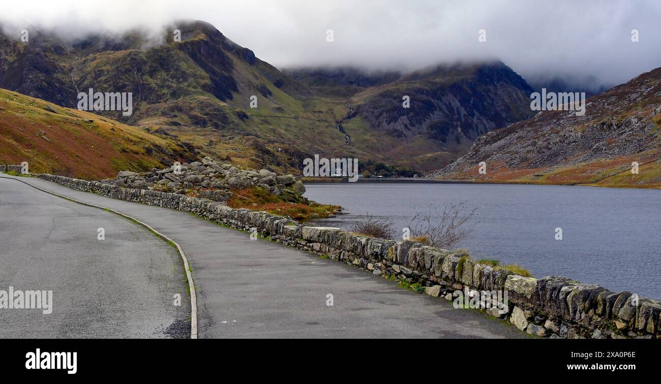 Road and water body hi-res stock photography and images - Alamy