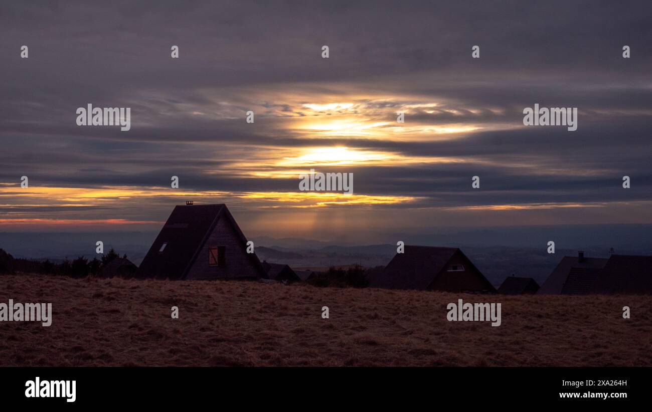 Sun setting behind small hi-res stock photography and images - Alamy