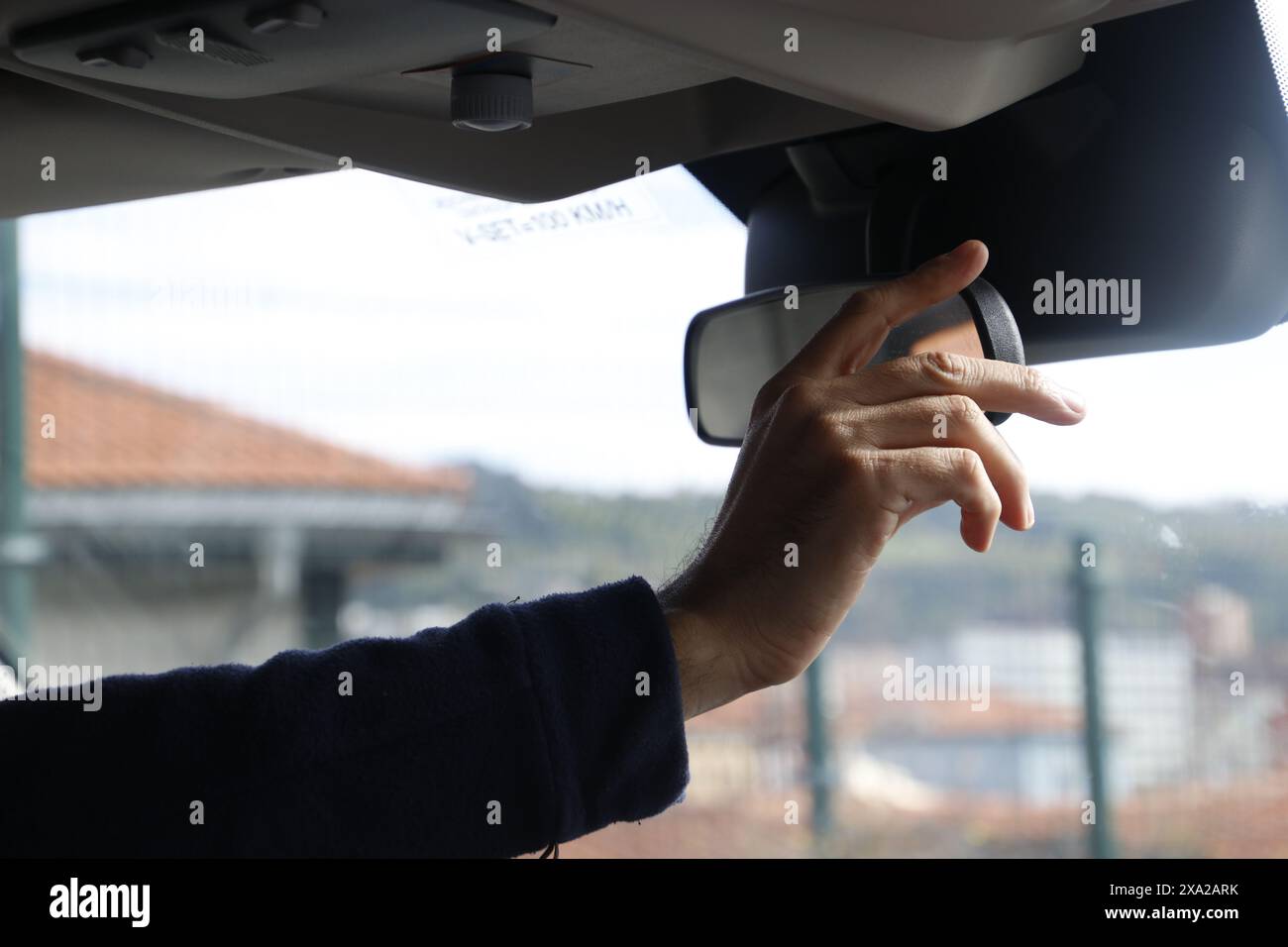 Man taking a selfie while driving Stock Photo - Alamy
