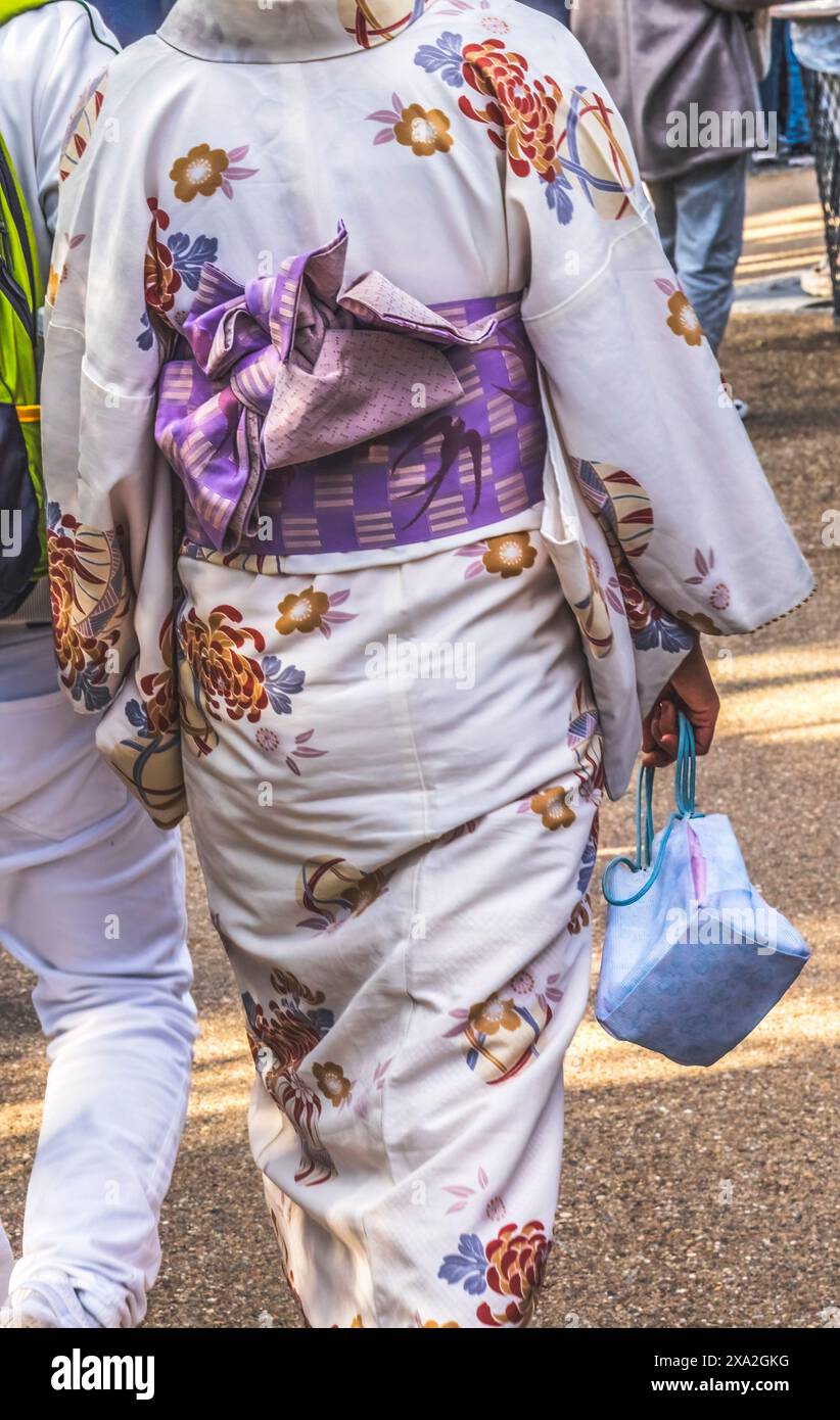 Colorful White Traditional Japanese Kimono Kiyomizu Buddhist Temple ...