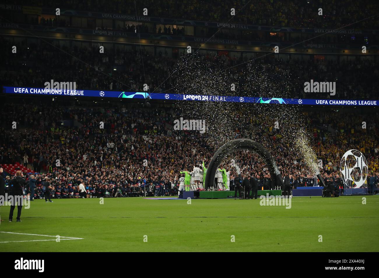 Real Madrid players celebrate after winning the UEFA Champions League ...