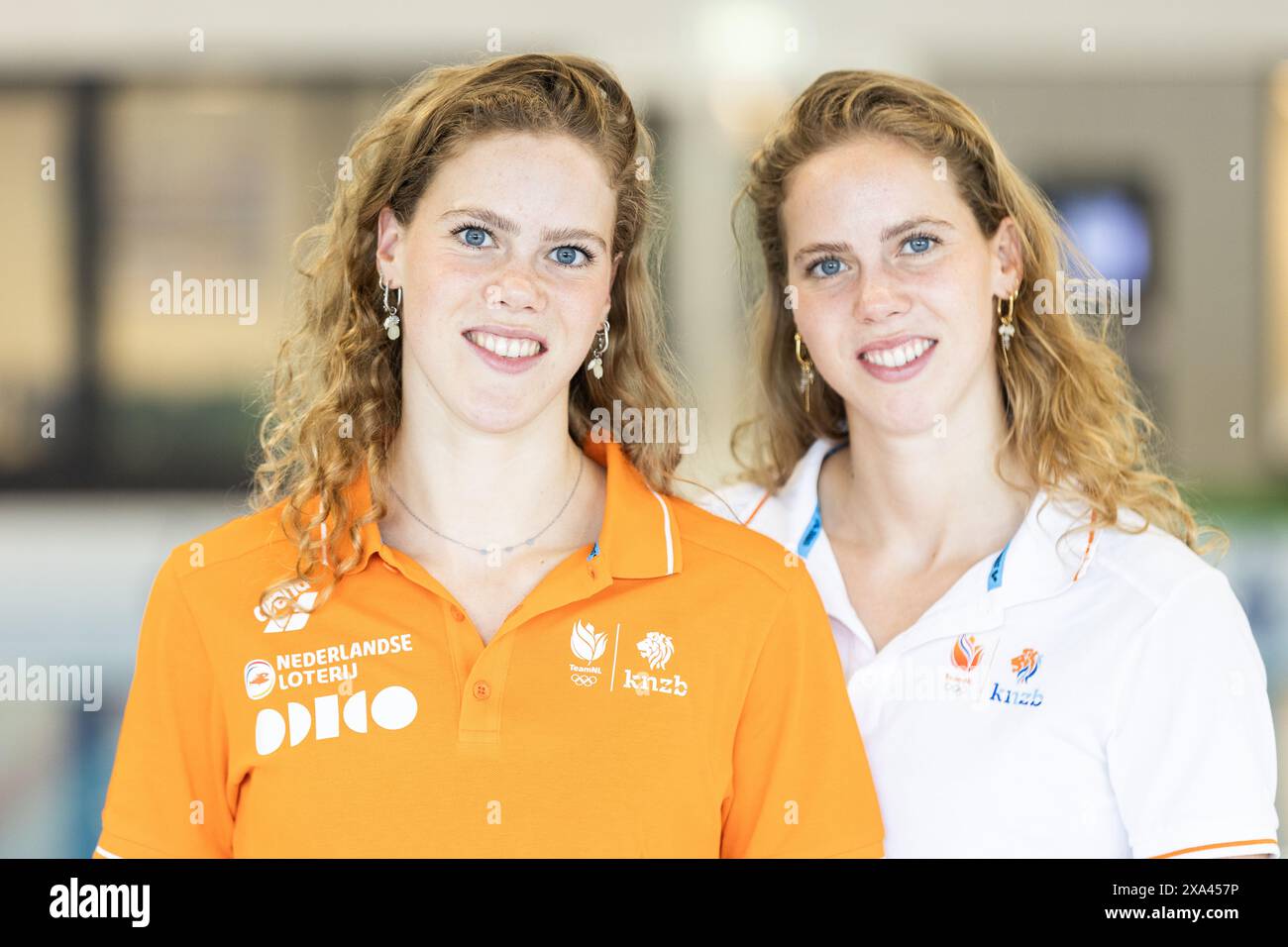 HOOFDDORP Portrait of synchronized swimmers (L) Bregje and Noortje de