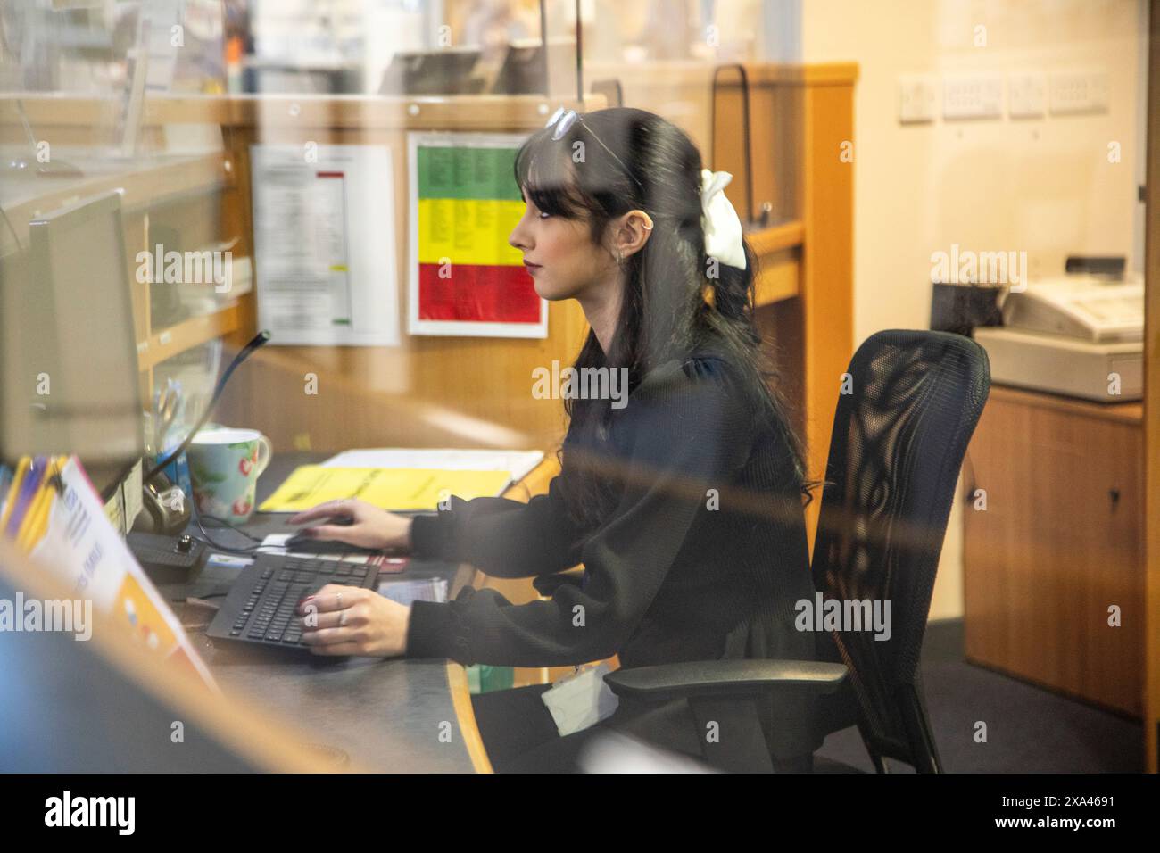 Office partition hi-res stock photography and images - Alamy