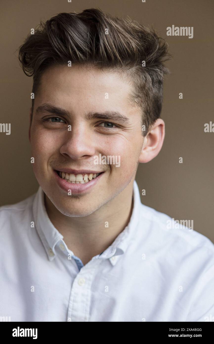 White caucasian ethnicity young man hi-res stock photography and images ...