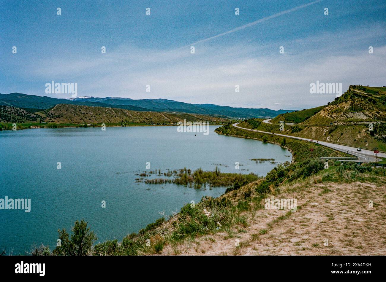 Road beside lake hi-res stock photography and images - Alamy