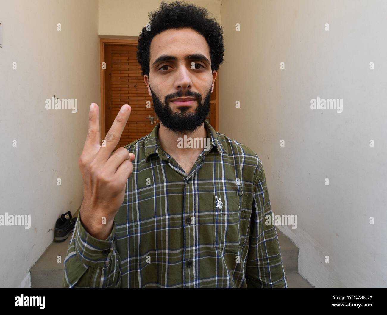 Srinagar, Jammu And Kashmir, India. 4th June, 2024. Abrar Rashid, whose father Engineer Rashid is to win the Baramulla Lok Sabha seat from jail showing a victory sign after securing a huge lead in the ongoing counting process at his residence in Jawahar Nagar Srinagar (Credit Image: © Basit Zargar/ZUMA Press Wire) EDITORIAL USAGE ONLY! Not for Commercial USAGE! Stock Photo