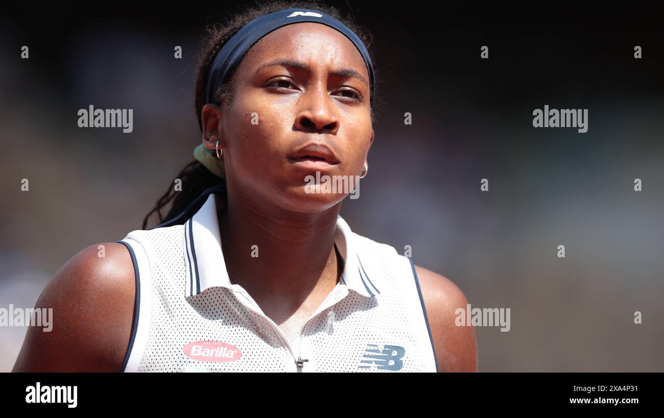 Roland Garros, Paris, France. 4th June, 2024. 2024 French Open Tennis tournament, Day 10; Coco Gauff (USA) stays focused during her match against Ons Jabeur (TUN) Credit: Action Plus Sports/Alamy Live News Stock Photo