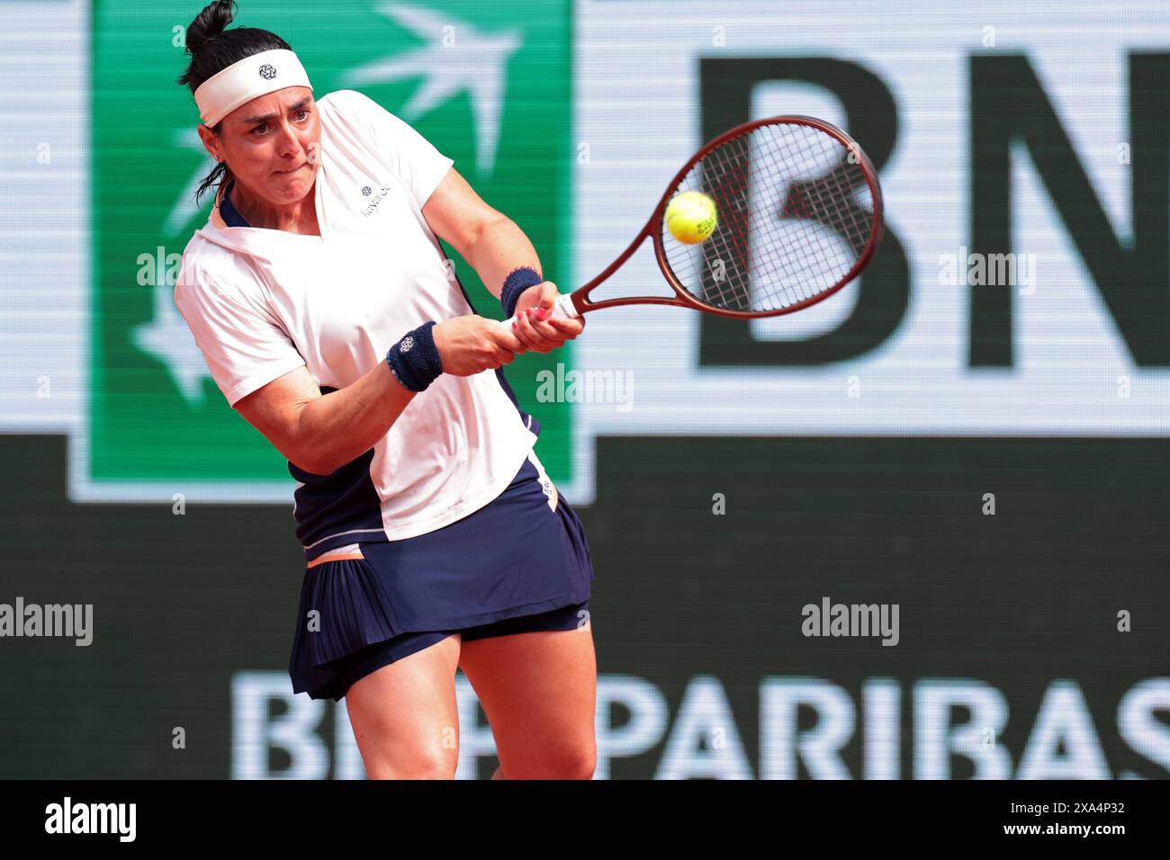 Roland Garros, Paris, France. 4th June, 2024. 2024 French Open Tennis tournament, Day 10; Ons Jabeur (TUN) on her backhand during her match against Coco Gauff (USA) Credit: Action Plus Sports/Alamy Live News Stock Photo