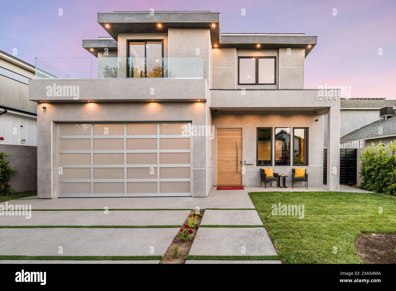 Exterior of a contemporary new house in LA Stock Photo - Alamy