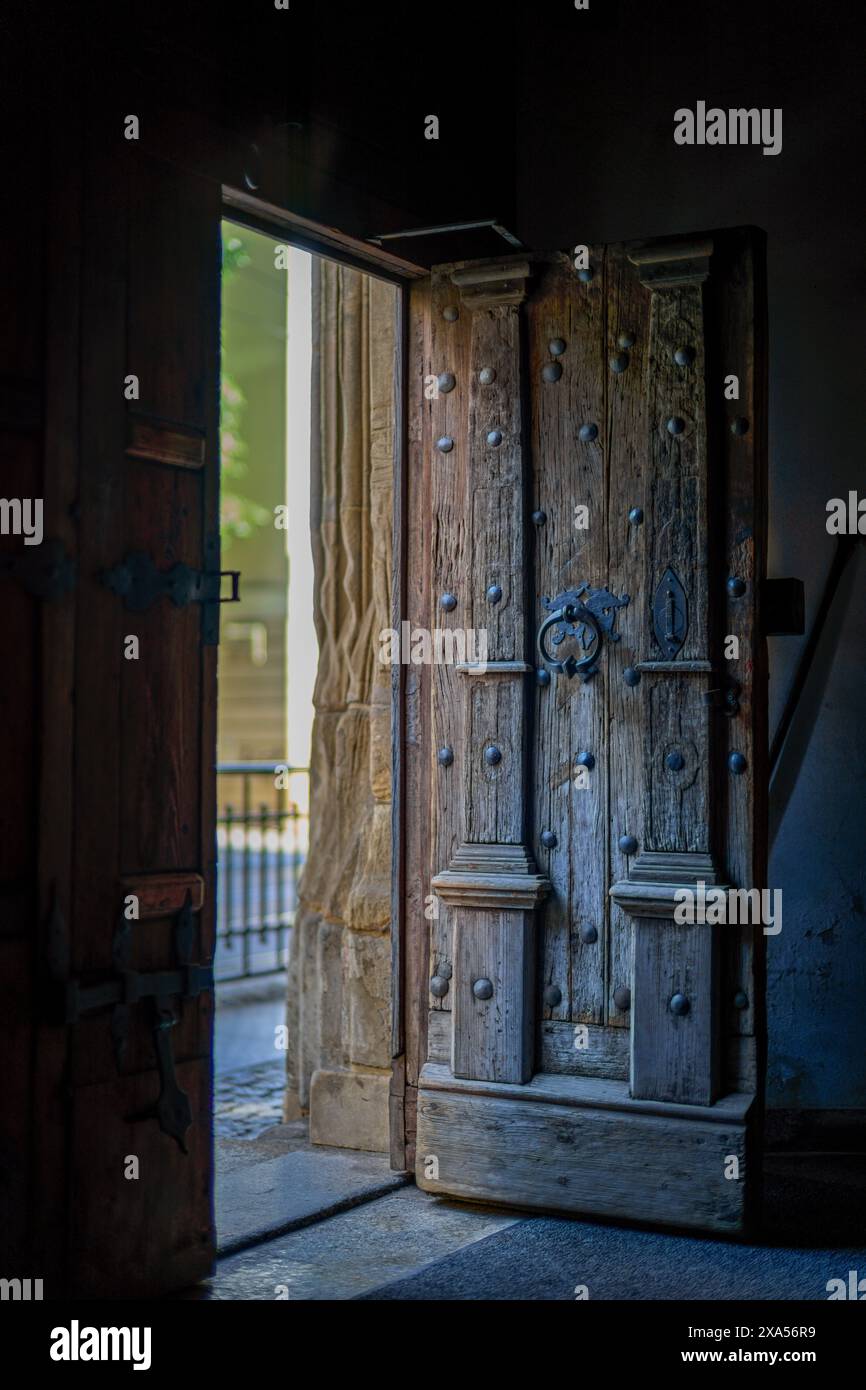 Old medieval wooden door hi-res stock photography and images - Alamy