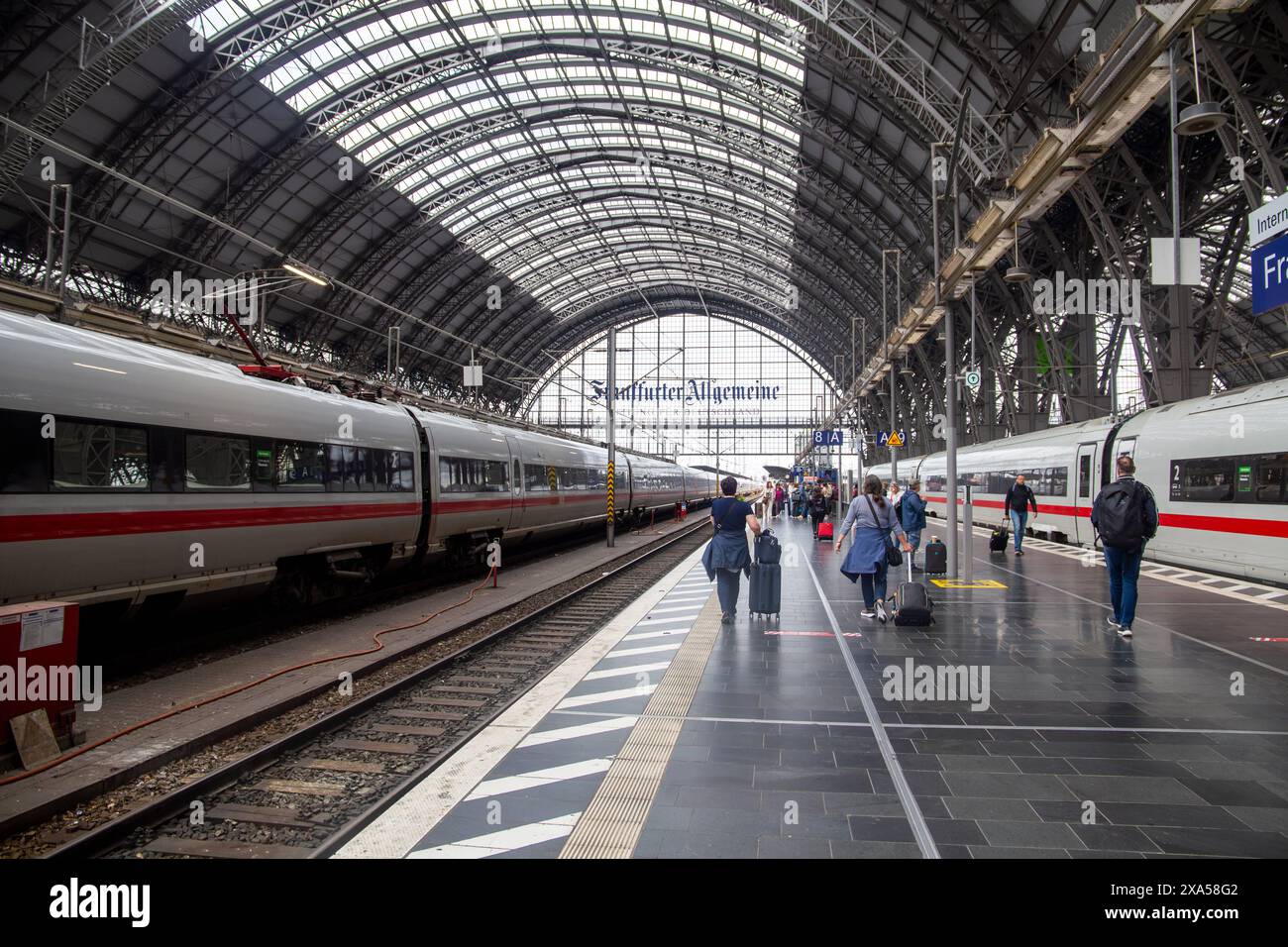 04 Juni 2024 Hauptbahnhof Frankfurt Mit Haltenden ICE Z gen Und Viel 04-juni-2024-hauptbahnhof-frankfurt-mit-haltenden-ice-z-gen-und-viel