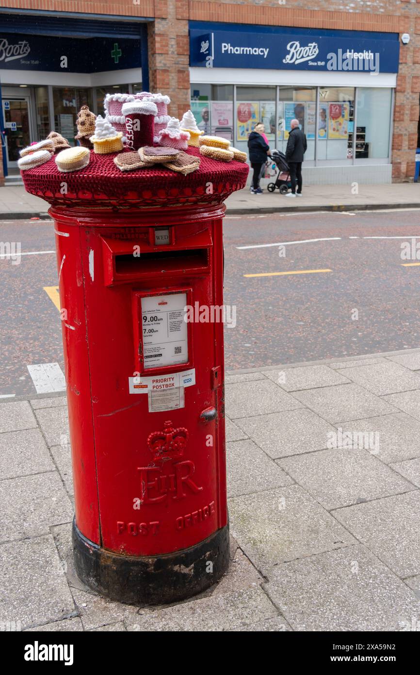 Chester-le-Street, County Durham, UK. Crochet post box topper - a quirky British town decoration Stock Photo