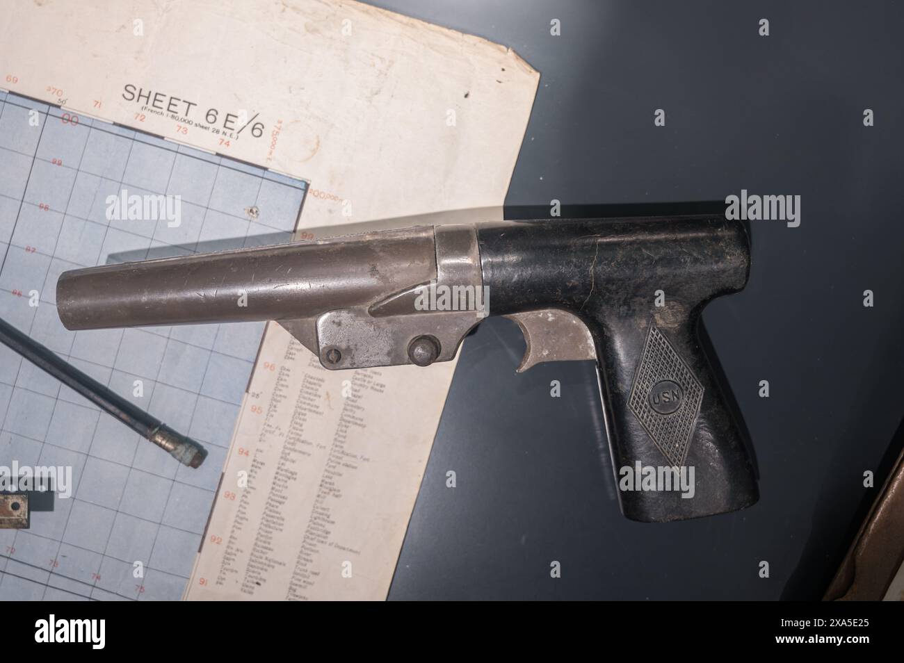 Detail of an old USN Mark 5 1944 flare gun (USN United States Navy) from World War II Stock Photo