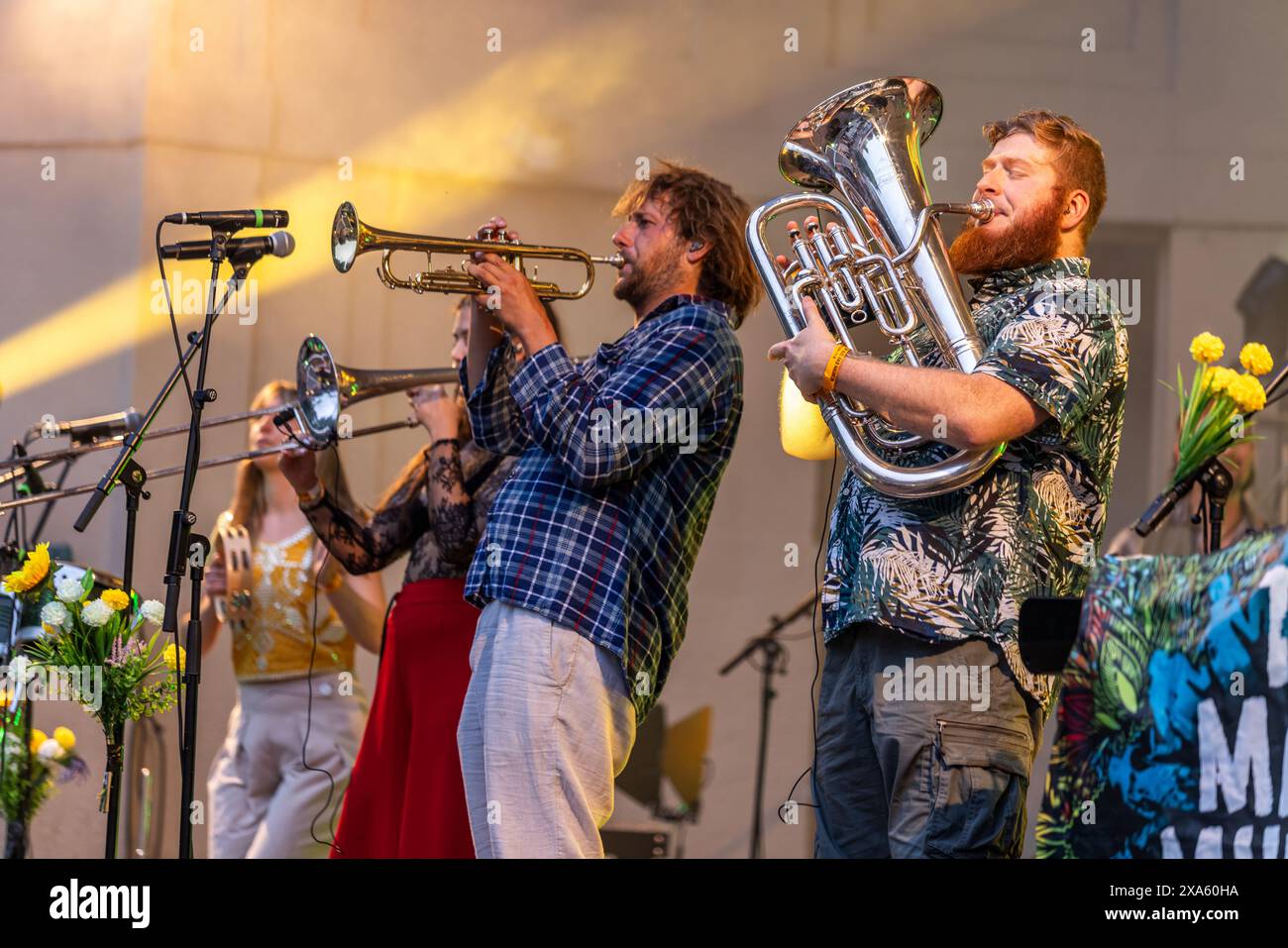 The Magic Mumble Jumble, German-Dutch Folk-Pop-Band with bandleader ...