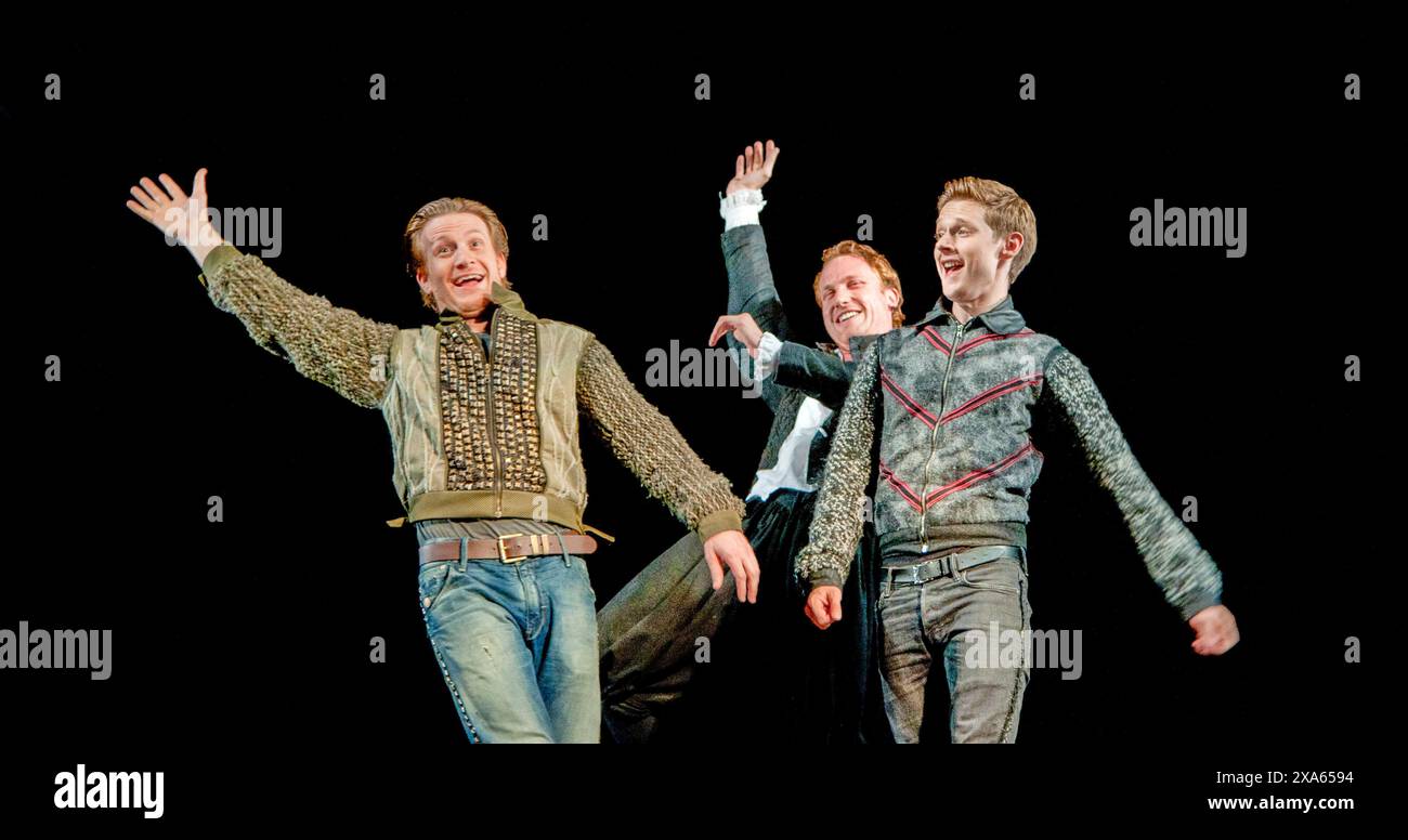 l-r: Jamie Parker (Guildenstern), Jack Hawkins (Hamlet), Samuel Barnett (Rosencrantz) in ROSENCRANTZ AND GUILDENSTERN ARE DEAD by Tom Stoppard at the Theatre Royal Haymarket, London SW1  21/06/2011  a Chichester Festival Theatre production  set design: Simon Higlett   costumes: Fotini Dimou   lighting: Tim Mitchell   director: Trevor Nunn Stock Photo