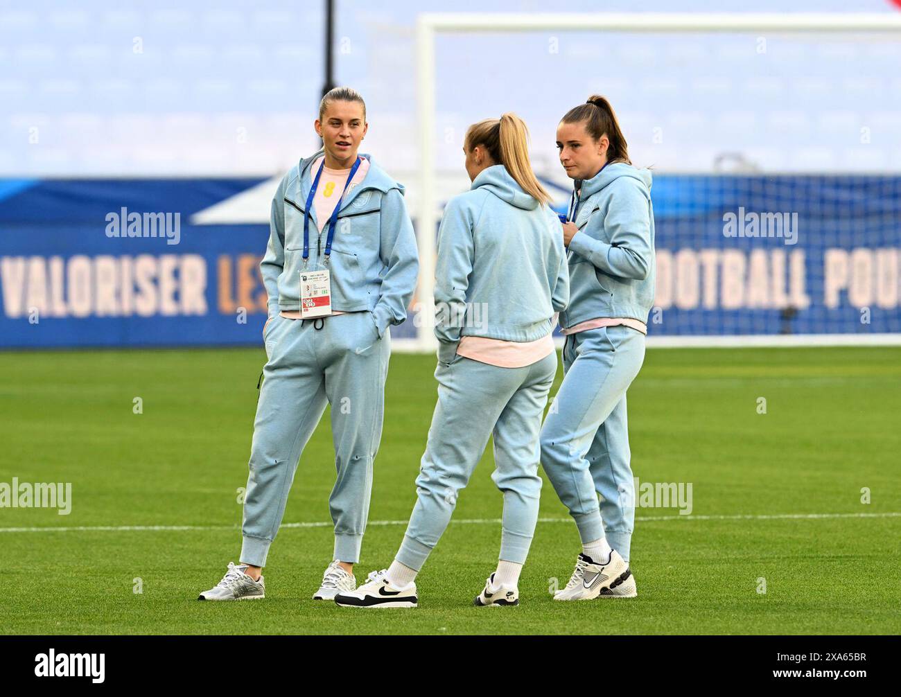 England's Alessia Russo and Ella Toone ahead of the UEFA Women's Euro 2025 qualifying League A, Group A3 match at the Stade Geoffroy Guichard, Saint-Etienne. Picture date: Tuesday June 4, 2024. Stock Photo