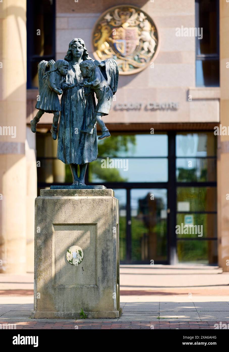 Scales of Justice statue outside of Middlesbrough Law Courts Stock
