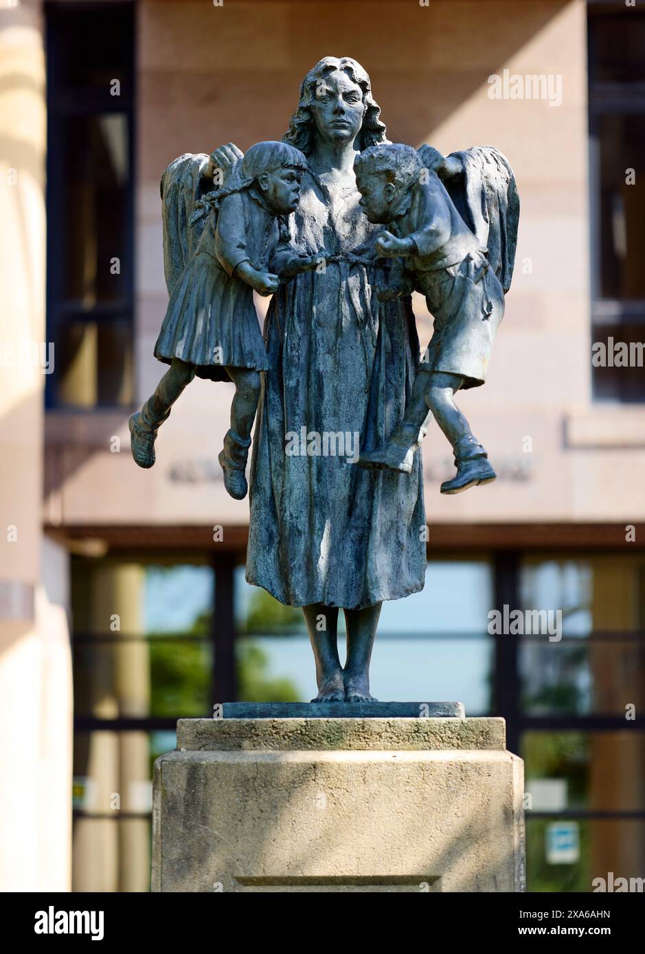 Scales of justice statue outside of middlesbrough law courts hires stock photography and images